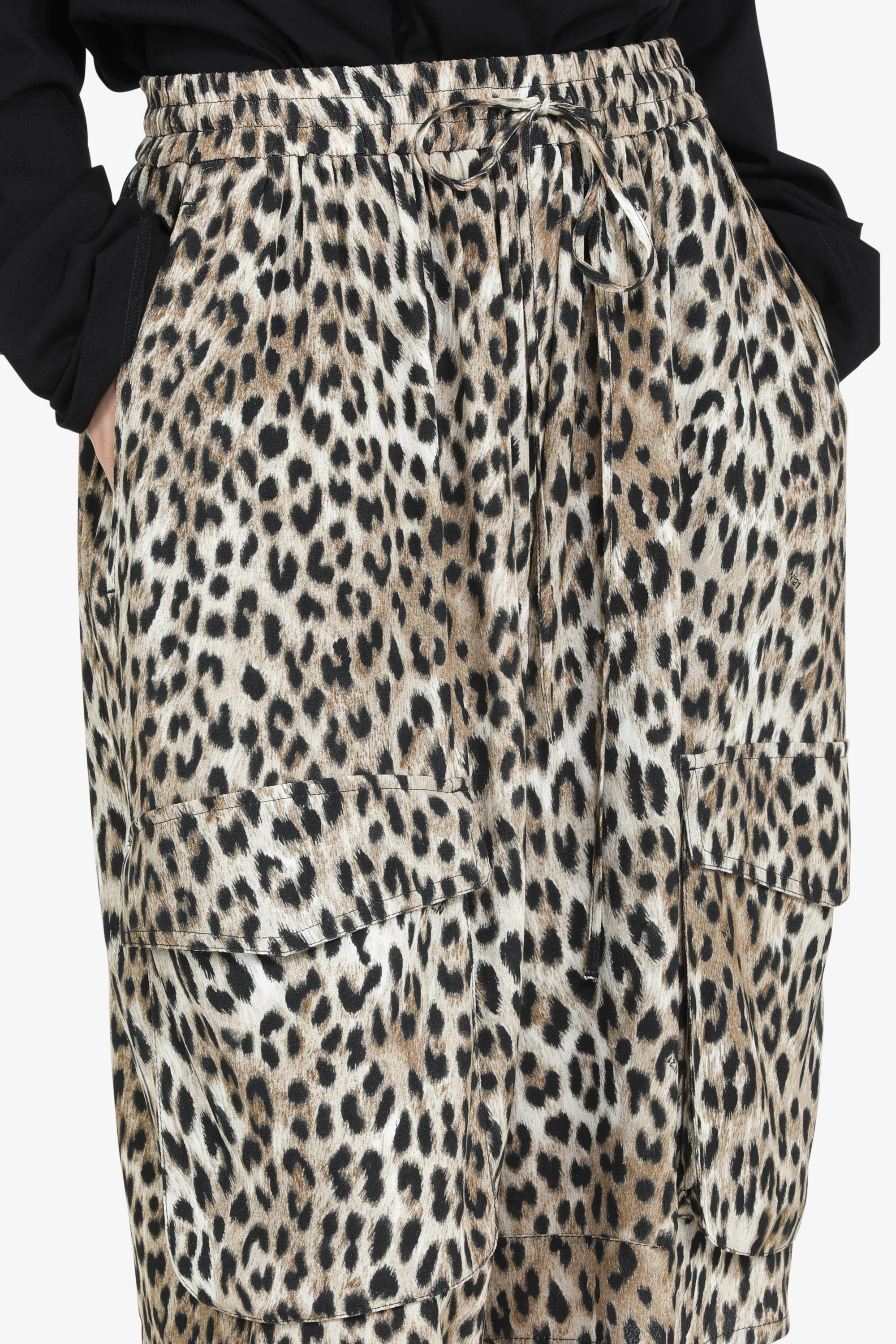 Bermuda baggy con stampa leopardata - Image 5