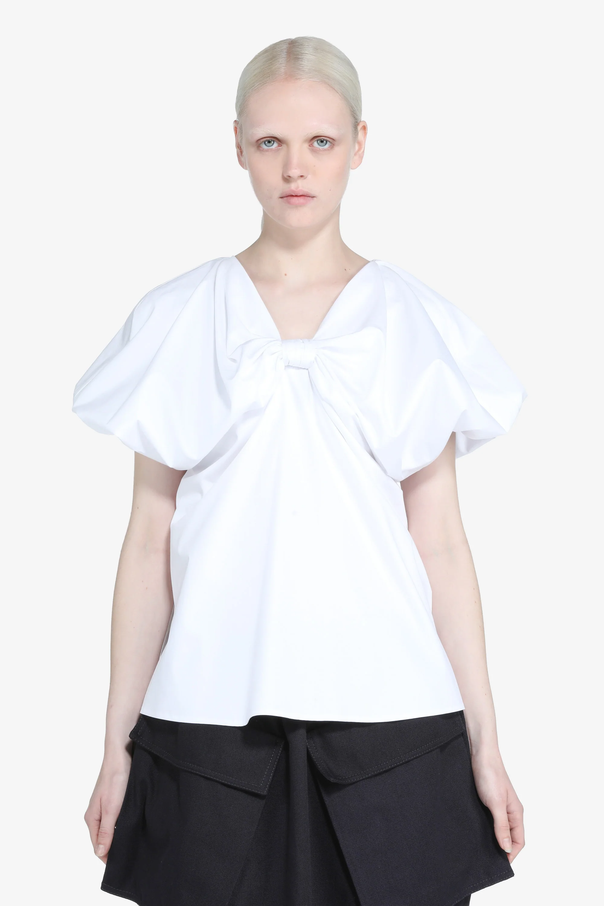 Blusa con maniche corte a sbuffo