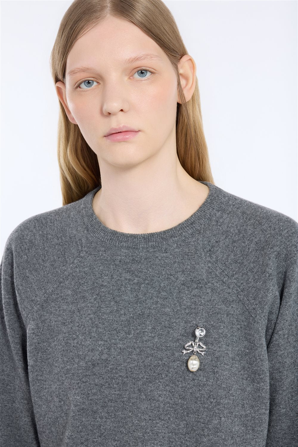 Maglia girocollo in lana con applicazione gioiello - Image 5