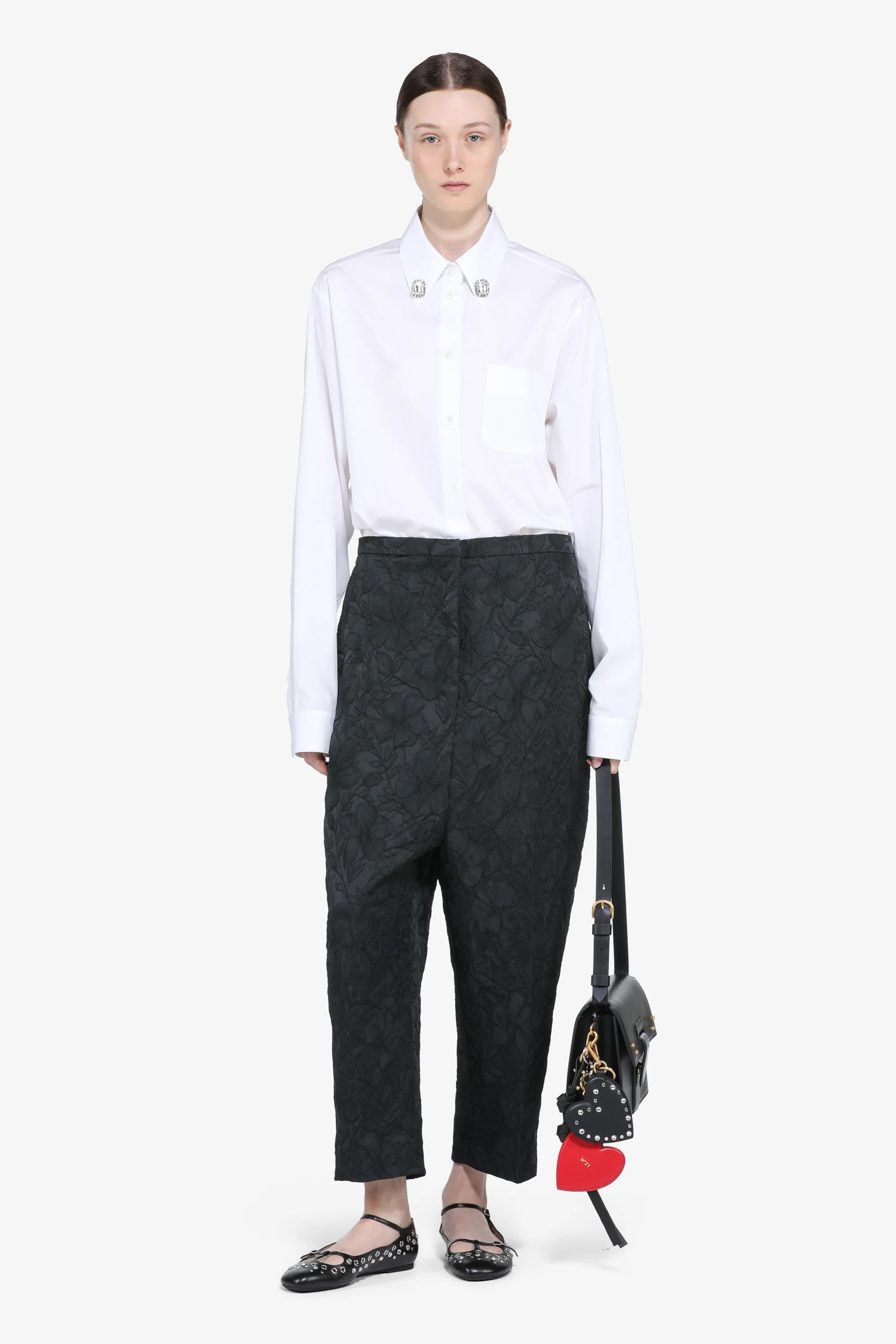 Pantalone con cavallo basso
