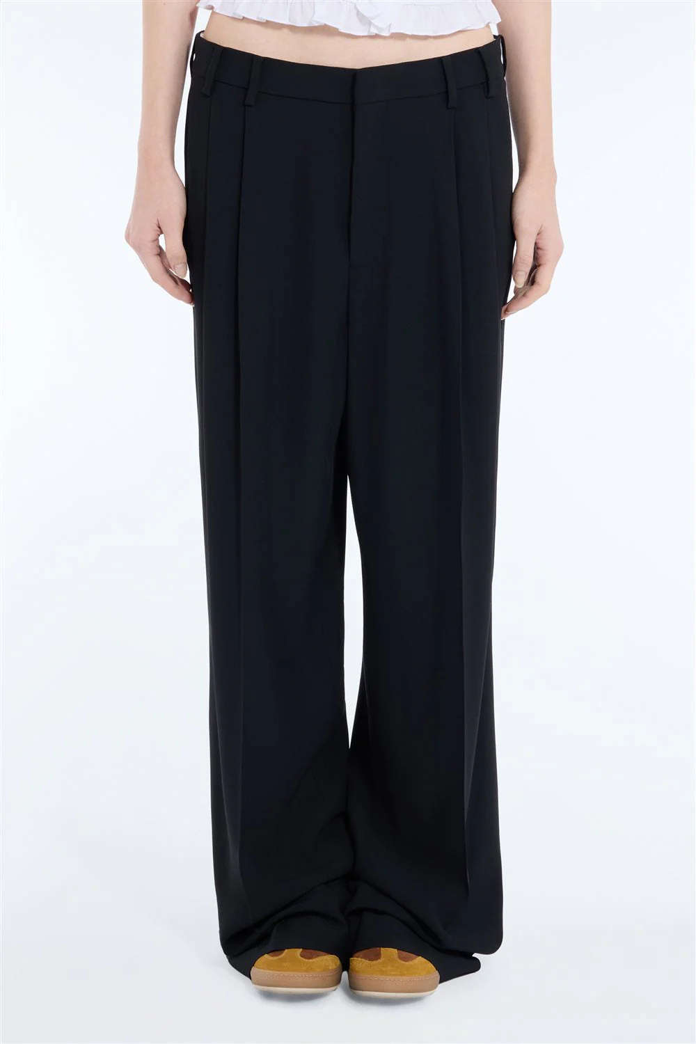 Pantaloni neri con pence e gamba ampia - Image 2